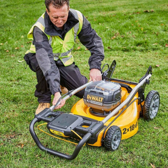 Аккумуляторная газонокосилка без АКБ и ЗУ DEWALT DCMW564N