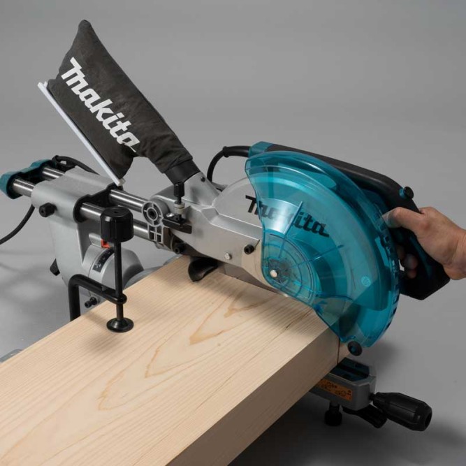 Торцовочная пила с протяжкой 1450Вт 260мм Makita LS1110F