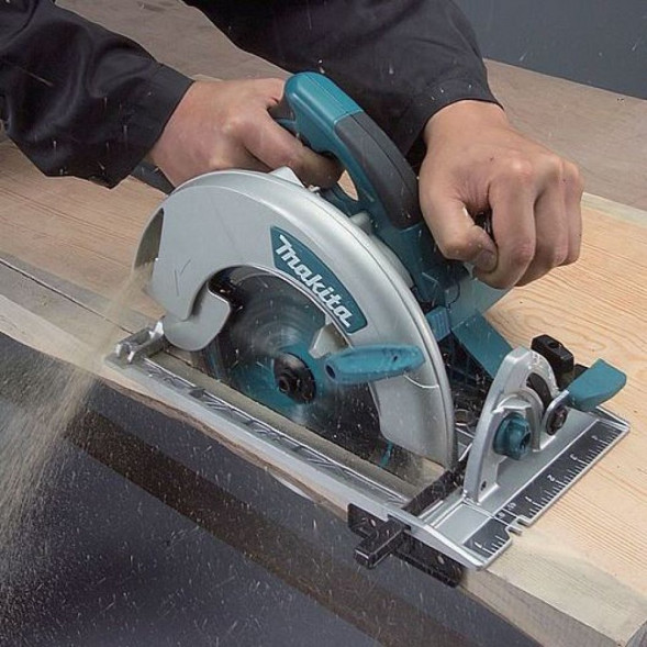 Дисковая пила Makita HS7601X1