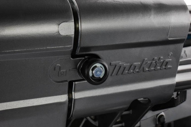 Аккумуляторная торцовочная пила Makita LS004GZ01