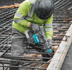 Аккумуляторный отбойный молоток Makita SDS-MAX 9.4 Дж HM001GZ02.