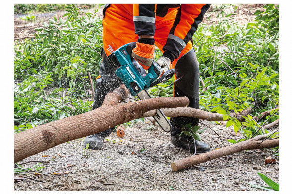 Аккумуляторная цепная пила 40v,  шина 35см Makita UC004GZ (без АКБ и ЗУ)