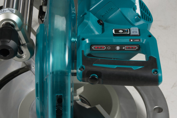 Аккумуляторная торцовочная пила Makita DLS111ZU