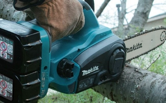 Аккумуляторная цепная пила Makita DUC302RF2 (2*3Ач, ЗУ)
