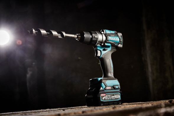 Аккумуляторная дрель-шуруповерт Makita XGT DF001GD201