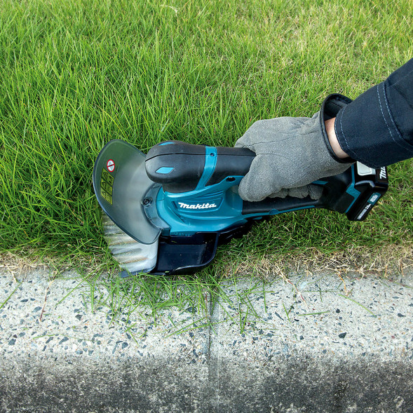 Аккумуляторные ножницы для травы Makita UM 600 DWAEX (UM600DWAEX)