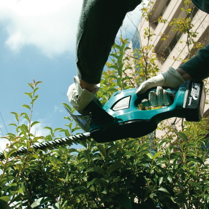 Аккумуляторный кусторез Makita DUH 523 Z (DUH523Z)