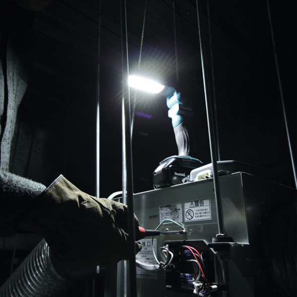 Аккумуляторный фонарь Makita DML801 (DEBDML801)