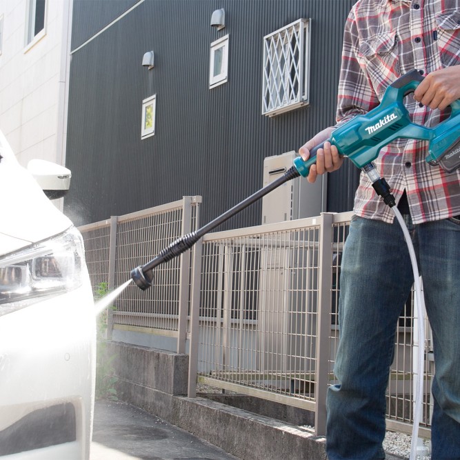 Компактная аккумуляторная мойка среднего давления  Makita DHW180Z