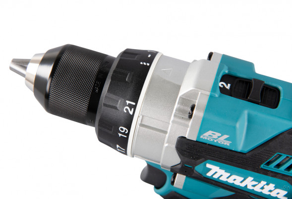 Аккумуляторная дрель-шуруповерт Makita DDF 486 RT (DDF486RT)