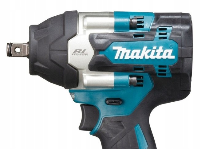 Аккумуляторный ударный гайковерт Makita DTW700RF1J (1 х 3Ач,  ЗУ)