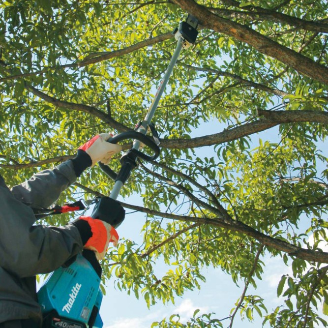 Аккумуляторный комбимотор Makita UX01GZ + Насадка снегоуборщик (лопата) SN400MP