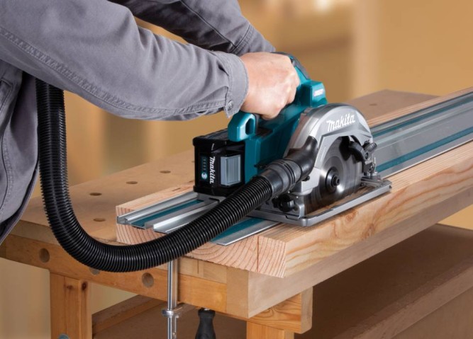 Аккумуляторная дисковая пила Makita XGT HS004GZ