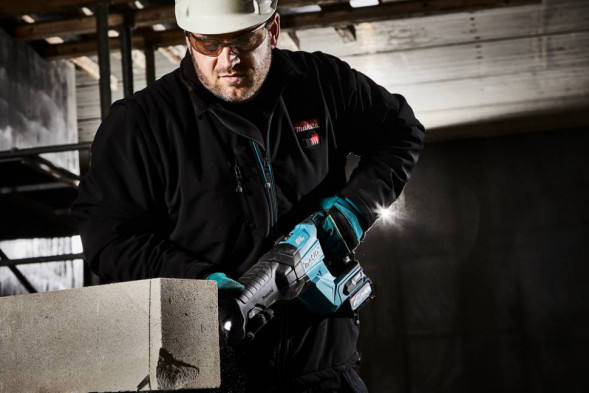 Аккумуляторная сабельная пила Makita XGT JR001GM201