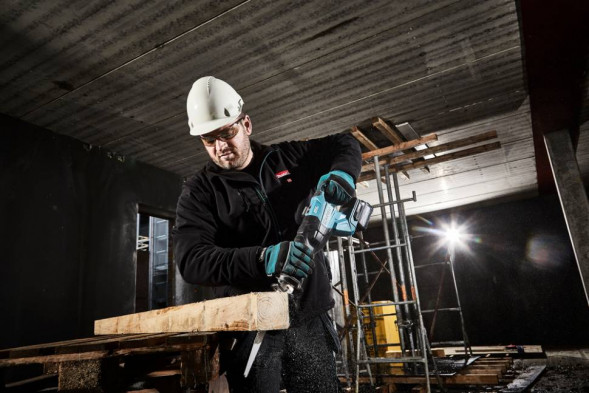 Аккумуляторная сабельная пила Makita XGT JR001GZ