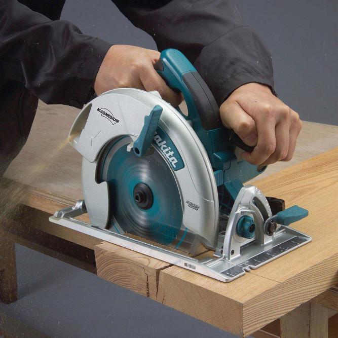 Пила дисковая Makita 5008MG