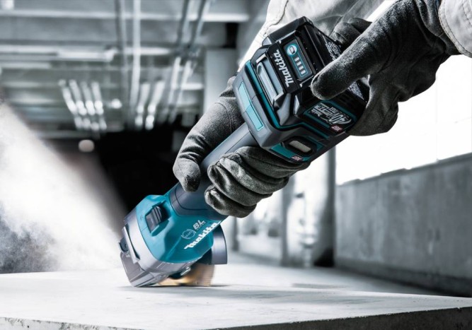Аккумуляторная болгарка (УШМ) Makita GA004GM201 (115мм, 40В, 2*АКБ 4А·ч)