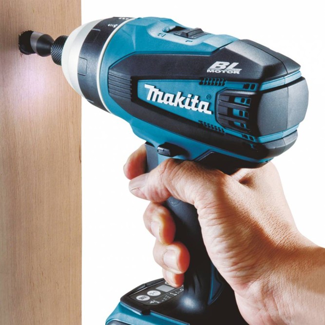 Аккумуляторный ударный шуруповерт Makita DTP141Z