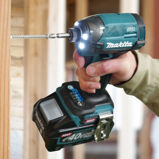 Аккумуляторный ударный шуруповерт Makita XGT TD002GZ01 ( без АКБ и ЗУ)