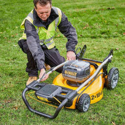Аккумуляторная газонокосилка DEWALT DCMW564P2